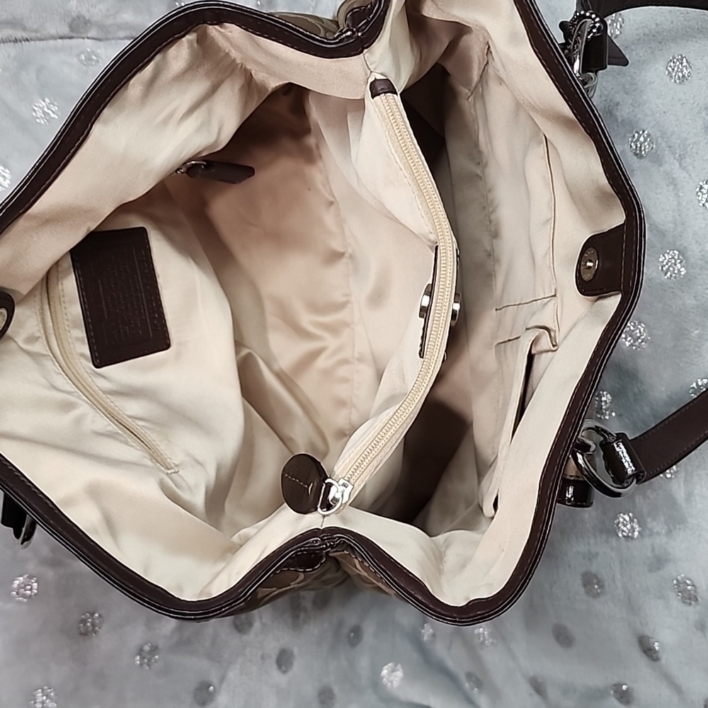 Coach 2012 Penelope Signature Tote bag. - Picture 4 of 5